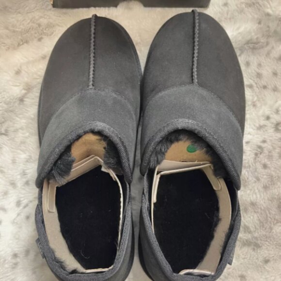 NIB ~~ UGG Men\'s Leisure Genuine Shearling Lined Slip-On MSRP$110 Comfy & Cozy
